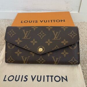 NWT Louis Vuitton Monogram Wallet Sarah M60531 (Never Used)